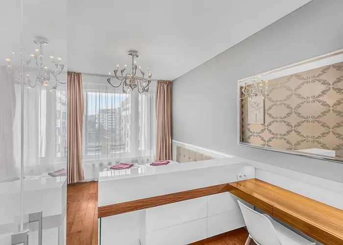 New Large Apartment, Free Parking!