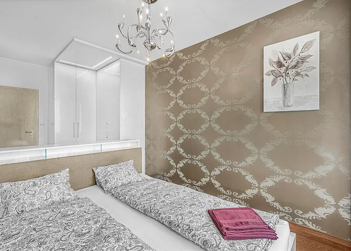 New Large Apartment, Free Parking! * Praha