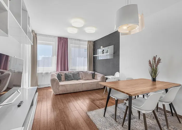 New Large Apartment, Free Parking! Apartmán *