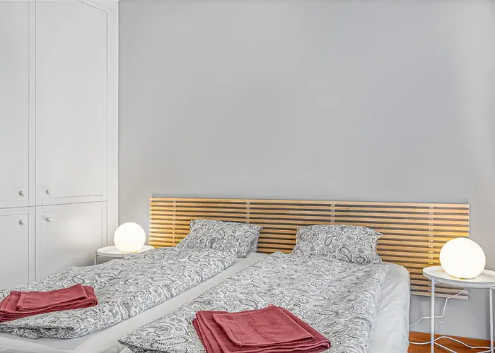 New Large Apartment, Free Parking! Apartmán *