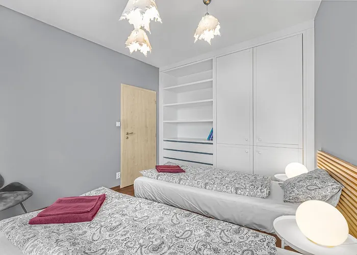 Apartmán New Large Apartment, Free Parking!