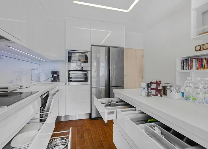New Large Apartment, Free Parking! * Praha