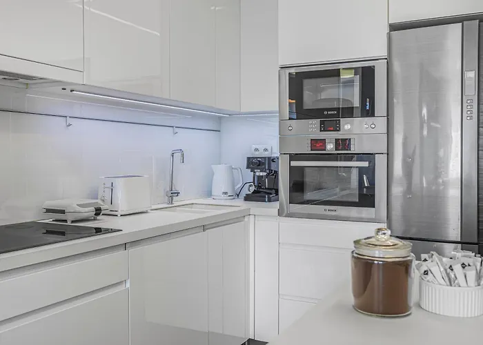 Apartmán New Large Apartment, Free Parking!