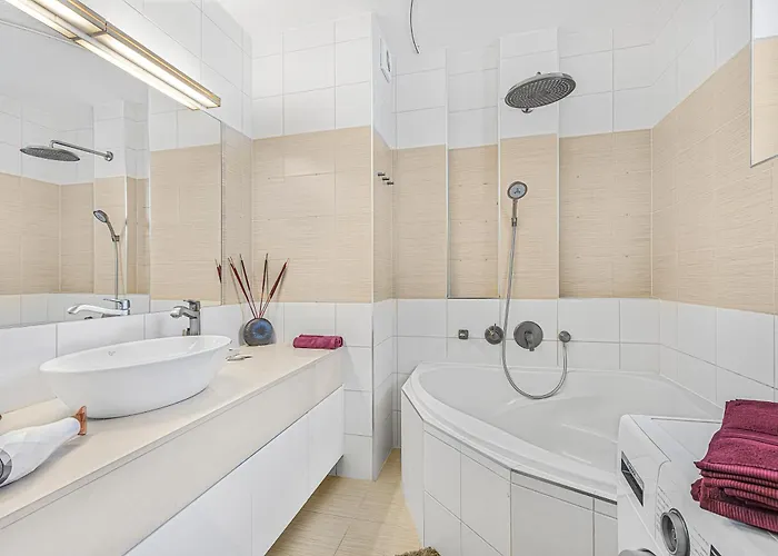 Apartmán New Large Apartment, Free Parking! Praha