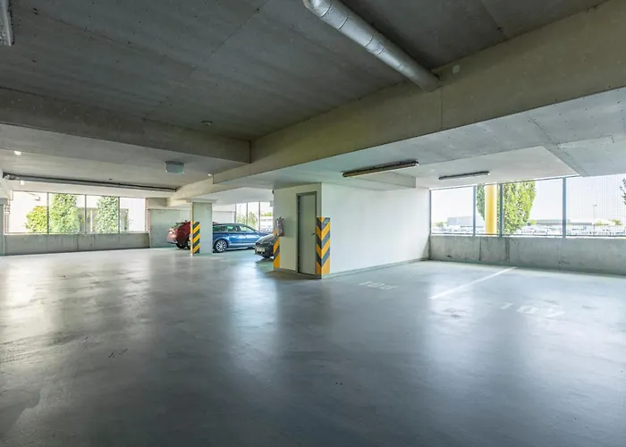 New Large Apartment, Free Parking!