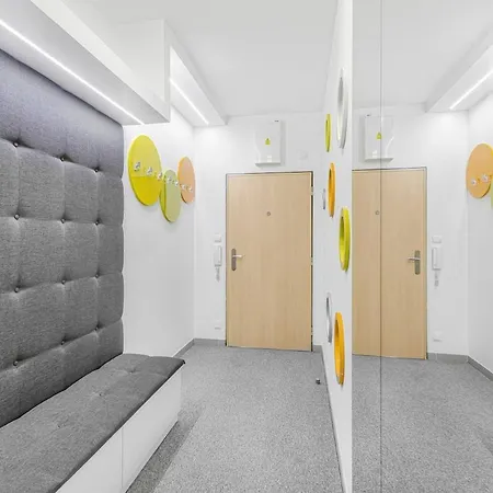 Apartmán New Large Apartment, Free Parking! *