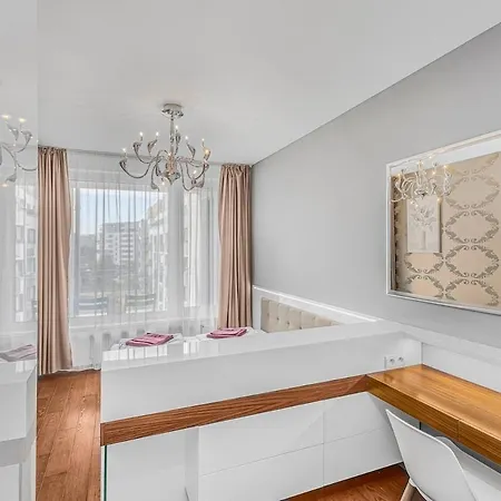 New Large Apartment, Free Parking!