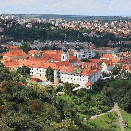 New Large Apartment, Free Parking! Apartmán Praha