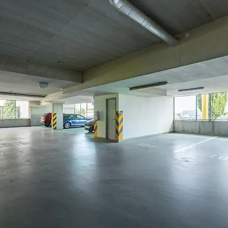 Apartmán New Large Apartment, Free Parking!