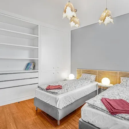 New Large Apartment, Free Parking! Apartmán *