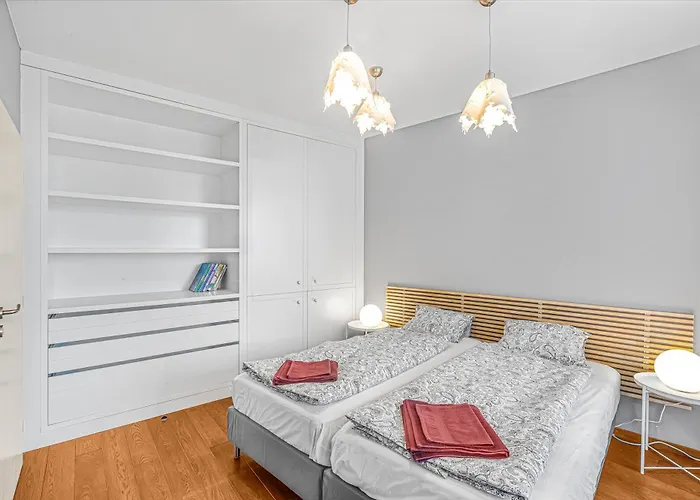 New Large Apartment, Free Parking! Apartament