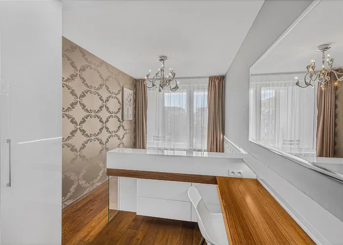 New Large Apartment, Free Parking! * Praga