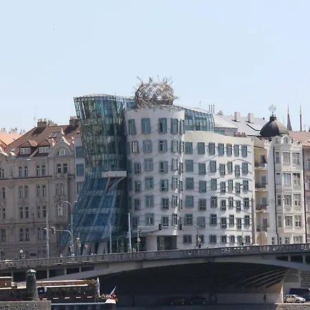 New Large Apartment, Free Parking! Apartmán *