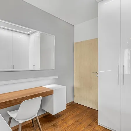 Apartmán New Large Apartment, Free Parking! *