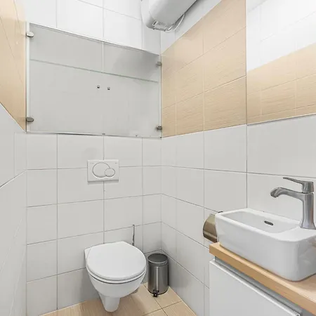 New Large Apartment, Free Parking! Praha