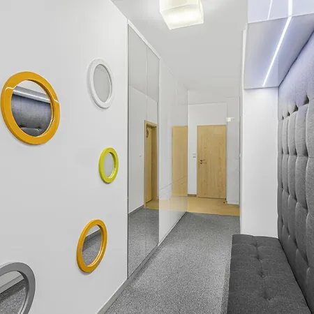 Apartmán New Large Apartment, Free Parking! *