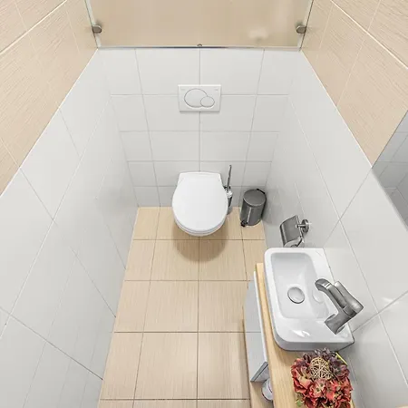 New Large Apartment, Free Parking!