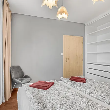 New Large Apartment, Free Parking! Apartmán