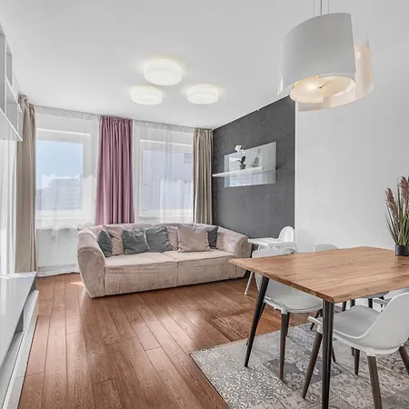 New Large Apartment, Free Parking! Apartmán *