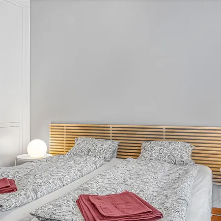 New Large Apartment, Free Parking! Apartmán *