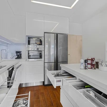 New Large Apartment, Free Parking! * Praha