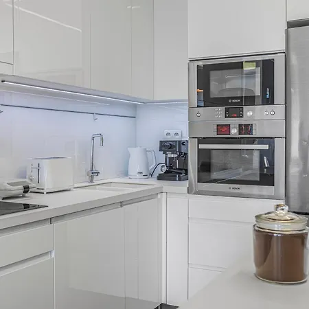 Apartmán New Large Apartment, Free Parking!