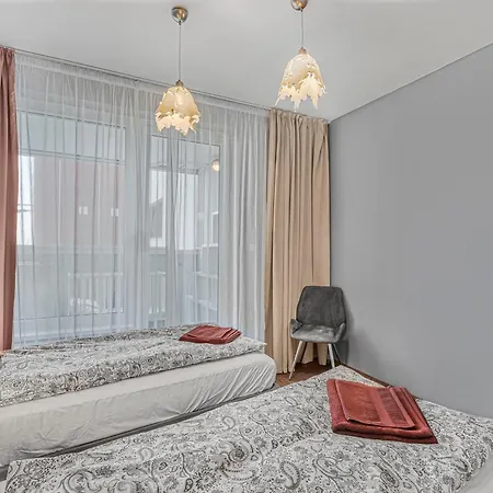 New Large Apartment, Free Parking! Apartmán *