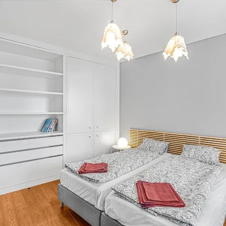 New Large Apartment, Free Parking! Apartmán