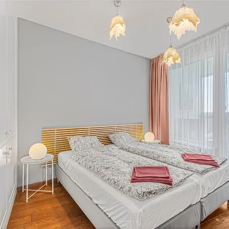 Apartmán New Large Apartment, Free Parking! *