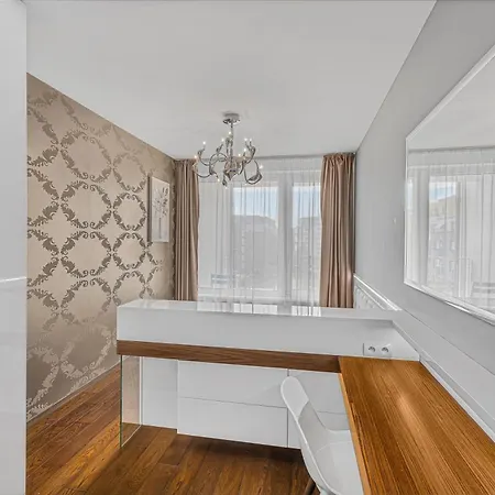 New Large Apartment, Free Parking! * Praha
