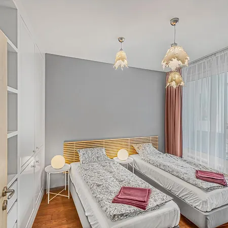 New Large Apartment, Free Parking!